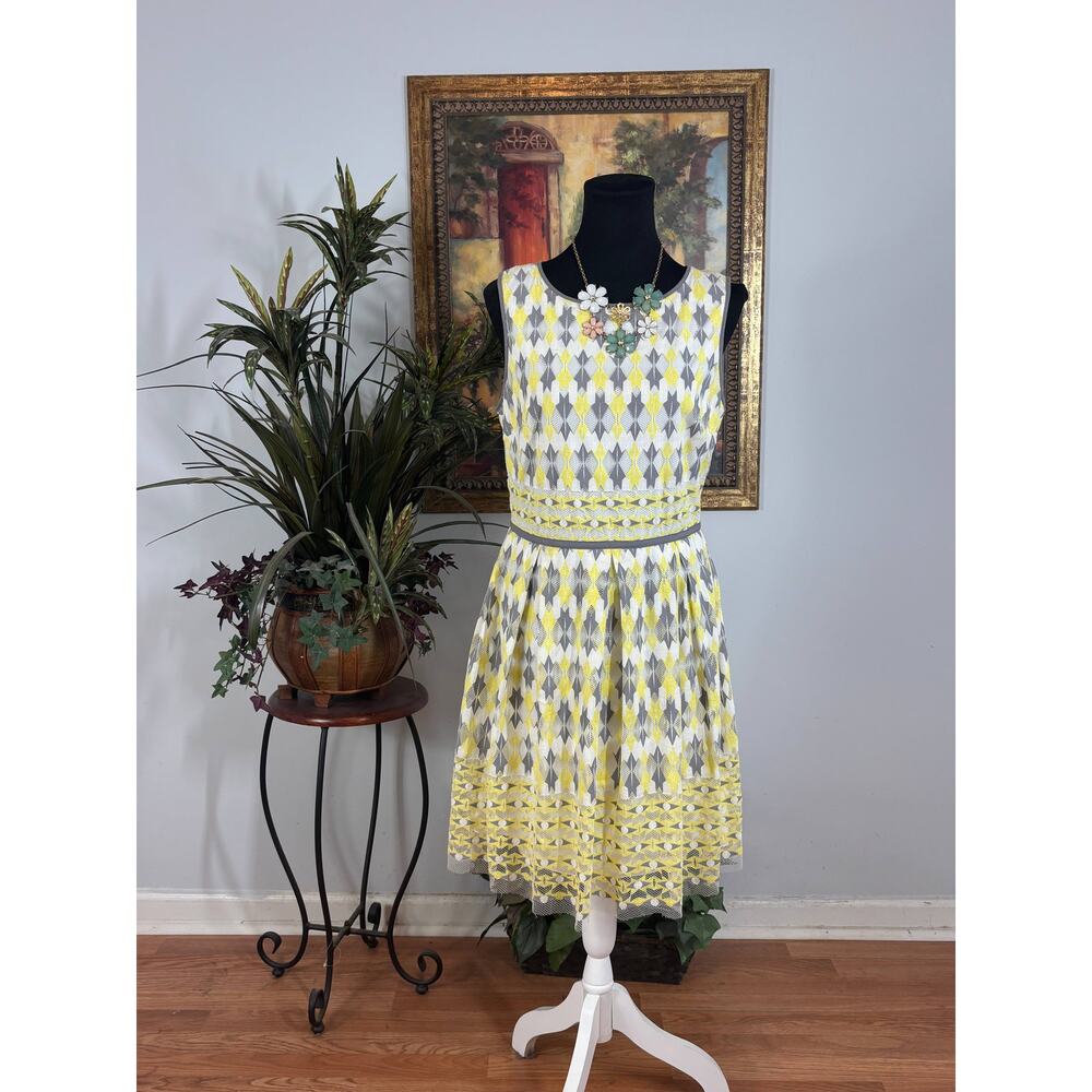 Max Studio Dress Women's Medium Yellow Gray Sleeveless Fit and Flare Lace